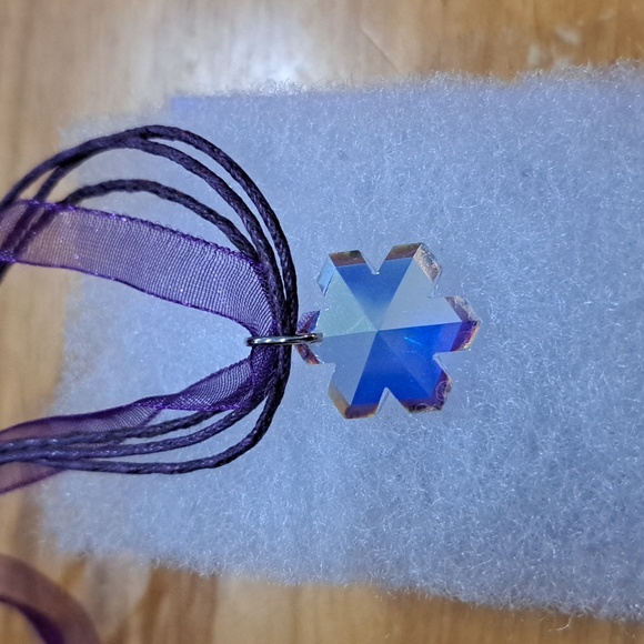 Starfire Aurora Crystal Snowflake Necklace - Picture 4 of 5